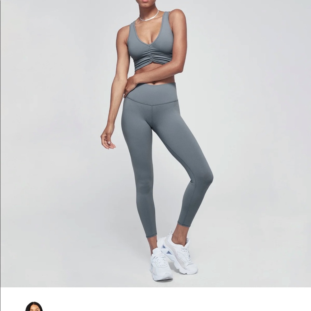 BRAND NEW ALO LEGGINGS beautiful color. literally bought this yesterday